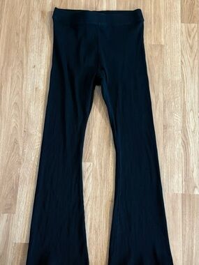 Women’s PINK Victoria's Secret Black Ribbed Flare Pants - Size Large